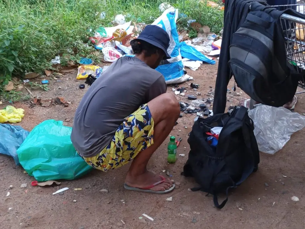 Localizada em Salvador – BA, a ONG atua dentro da Comunidade, oferecendo psicoterapia individual, terapia em grupo e atividades socioeducativas fundamentais Localizada em Salvador – BA, a ONG atua dentro da Comunidade, oferecendo psicoterapia individual, terapia em grupo e atividades socioeducativas fundamentais